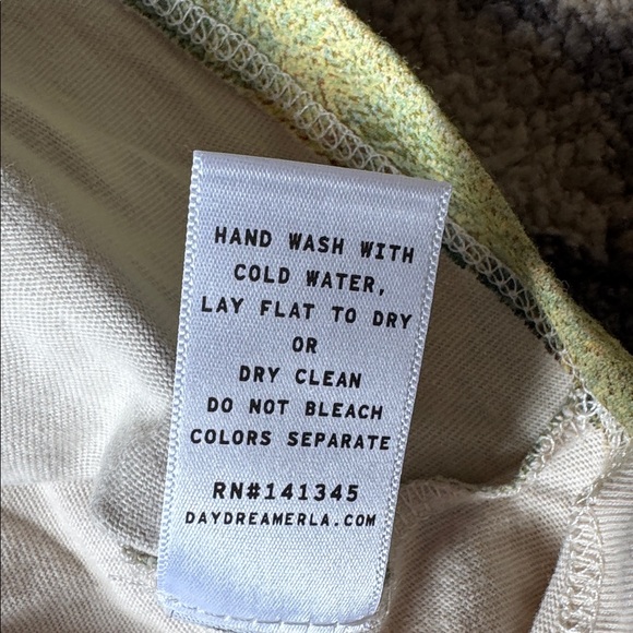 NWT Daydreamer Cream Motel Graphic Tee with Vibrant Design - Picture 6 of 8